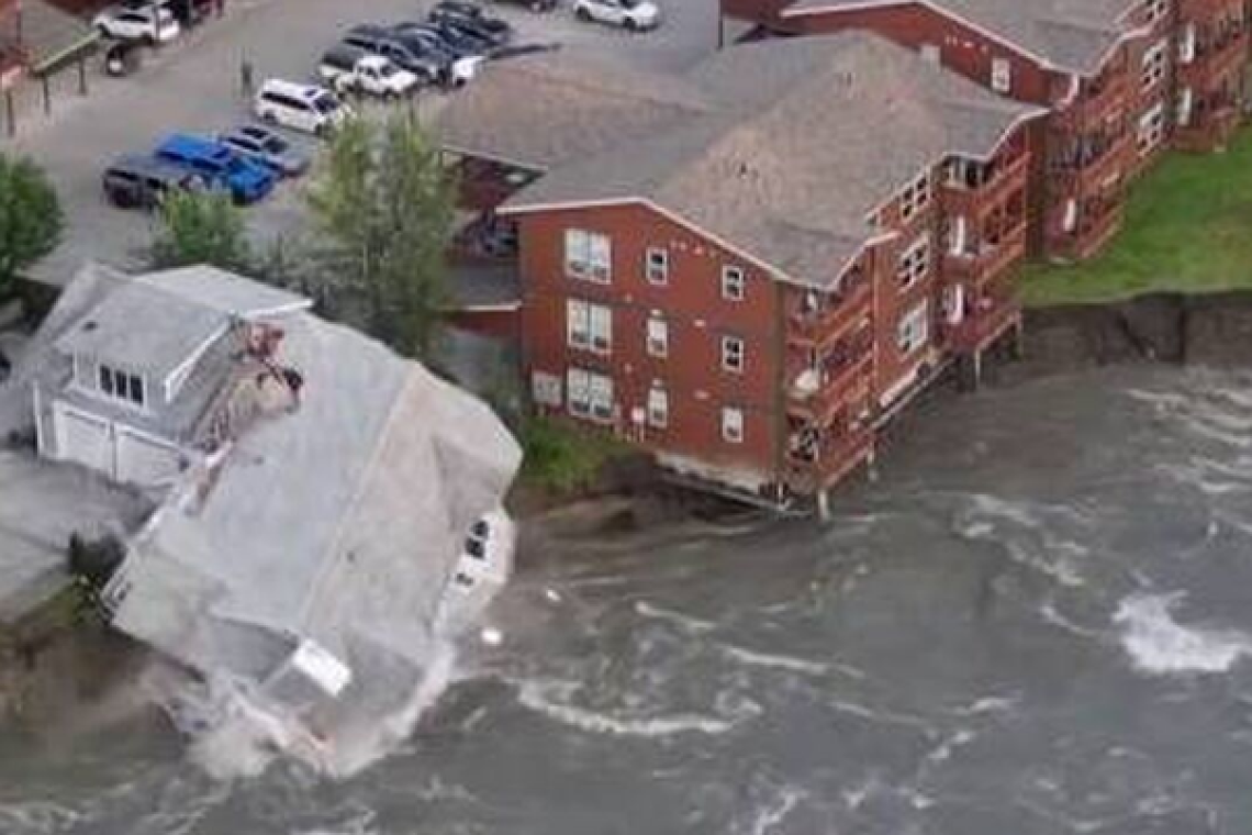 Απίστευτα πλάνα από την Αλάσκα - Σπίτι κατέρρευσε μετά από σοβαρές πλημμύρες