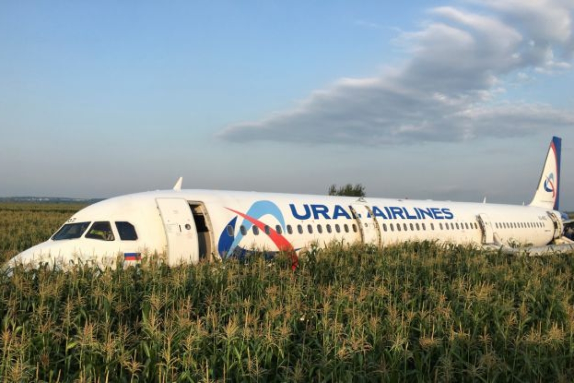 Airbus A320 της Ouralskie Avialinii προσγειώθηκε αναγκαστικά σε λειβάδι στη Σιβηρία