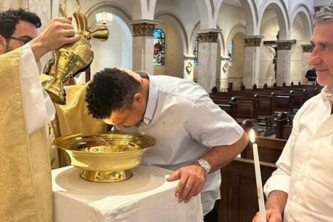 Ρονάλντο | Bαπτίστηκε Χριστιανός στα 46 του χρόνια