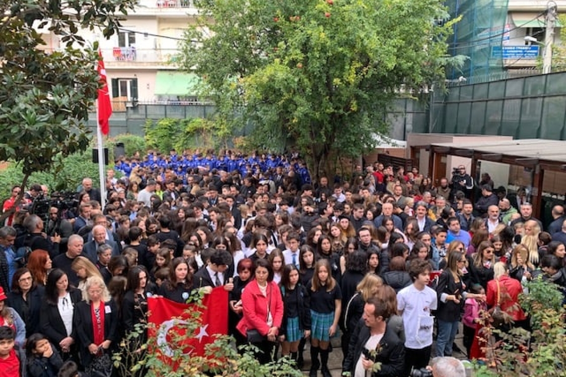 Θεσσαλονίκη | Μαζική προσέλευση Τούρκων επισκεπτών για την επέτειο θανάτου του Ατατούρκ
