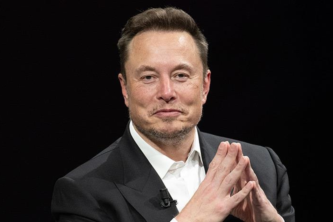 Ο Elon Musk ανακοινώνει τη δημιουργία του δικού του email