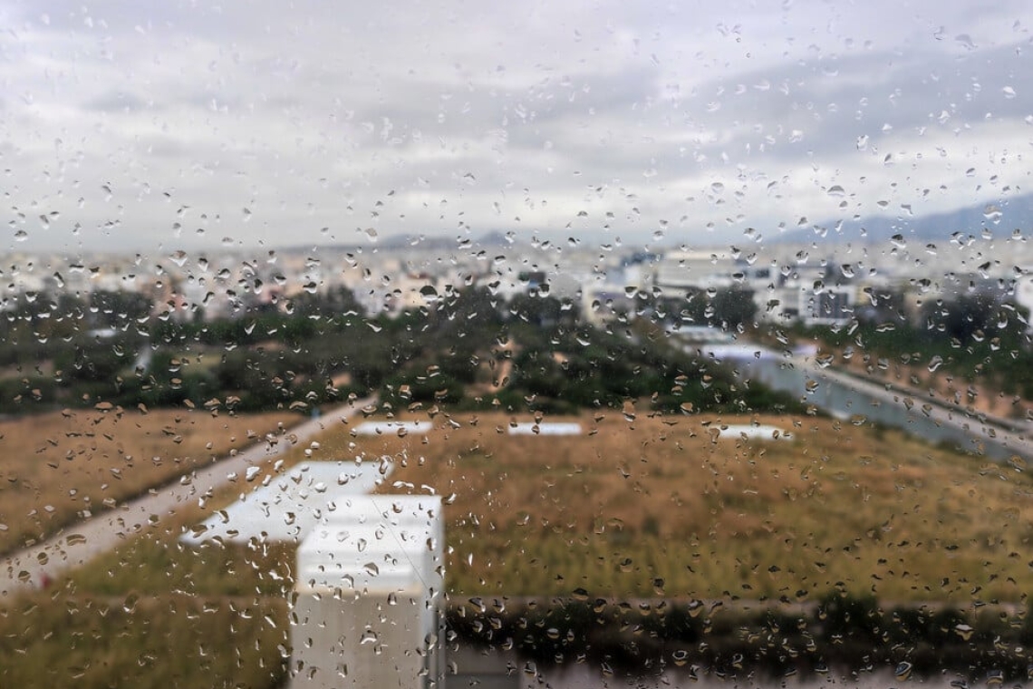 Επιδείνωση καιρού με βροχές, καταιγίδες και σκόνη - Πού θα είναι έντονα τα φαινόμενα