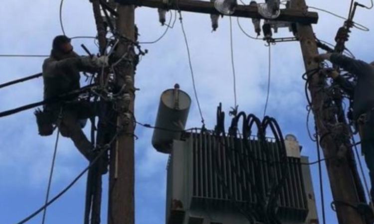 Έκρηξη σε υποσταθμό του ΔΕΔΔΗΕ στο Αλιβέρι: Διακοπές ρεύματος στην Εύβοια